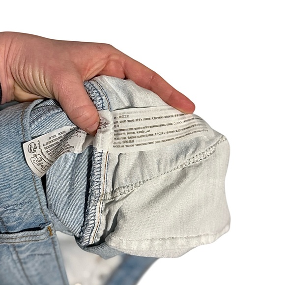 Abercrombie & Fitch The 4” Mom High Waist Light Wash Denim Short Size 25 - Picture 7 of 11